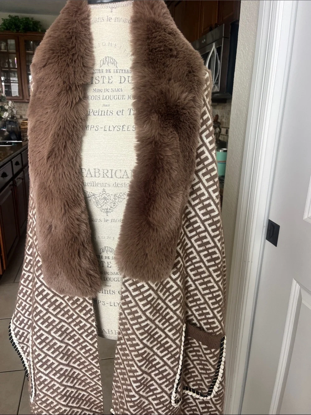 NWT Deep Pink luxurious brown & cream boho faux fur poncho sweater w/fringe - Picture 2 of 9